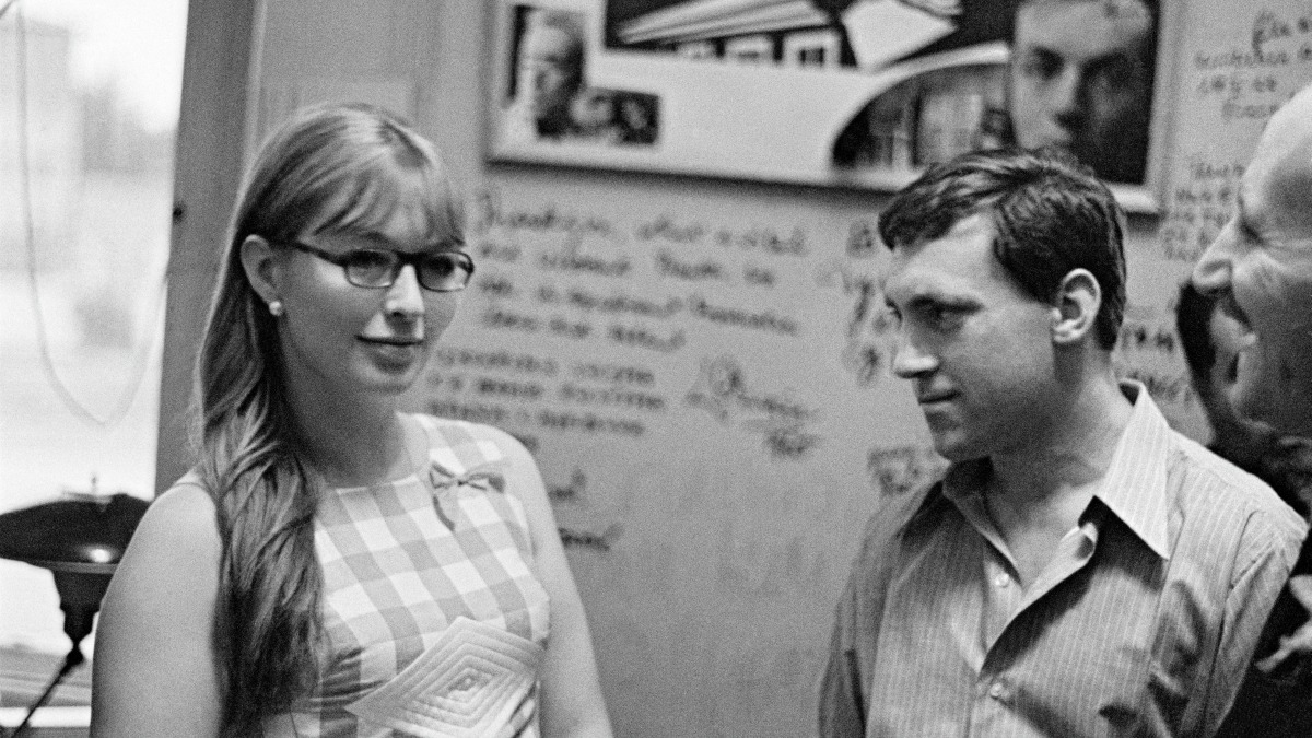 Марина Влади передала любовную переписку с Высоцким в Росархив