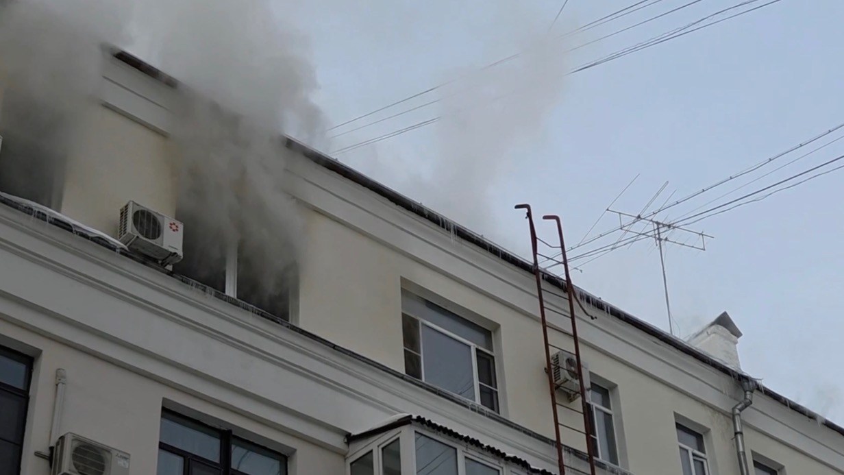 МЧС опубликовало кадры тушения пожара на Татарской улице в Москве