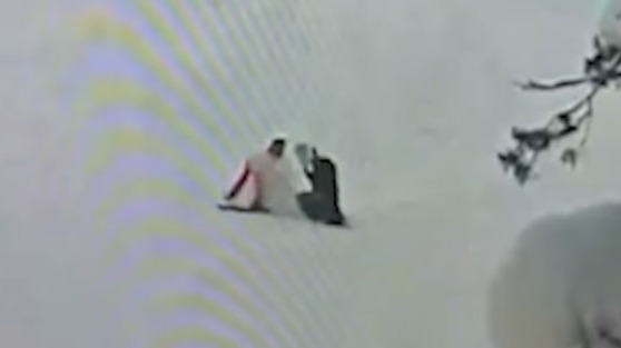 Мужчина на Урале сломал ребра ребенку, который случайно сбил на горке его жену