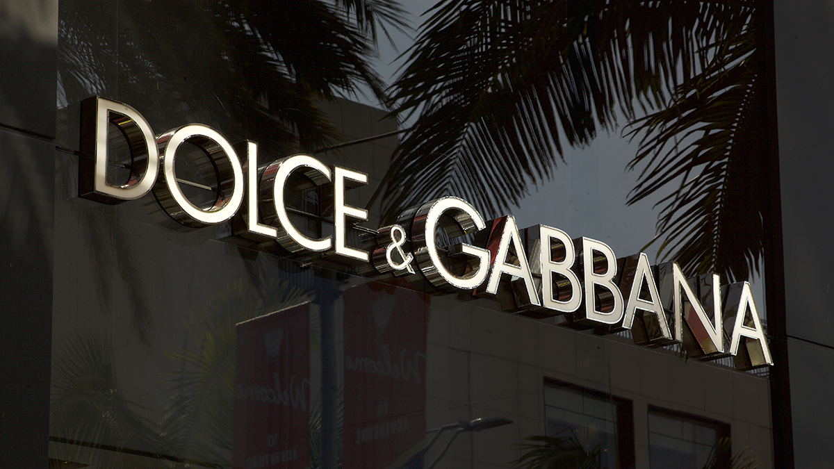 Dolce & Gabbana попали в скандал из-за белых мужчин на показе