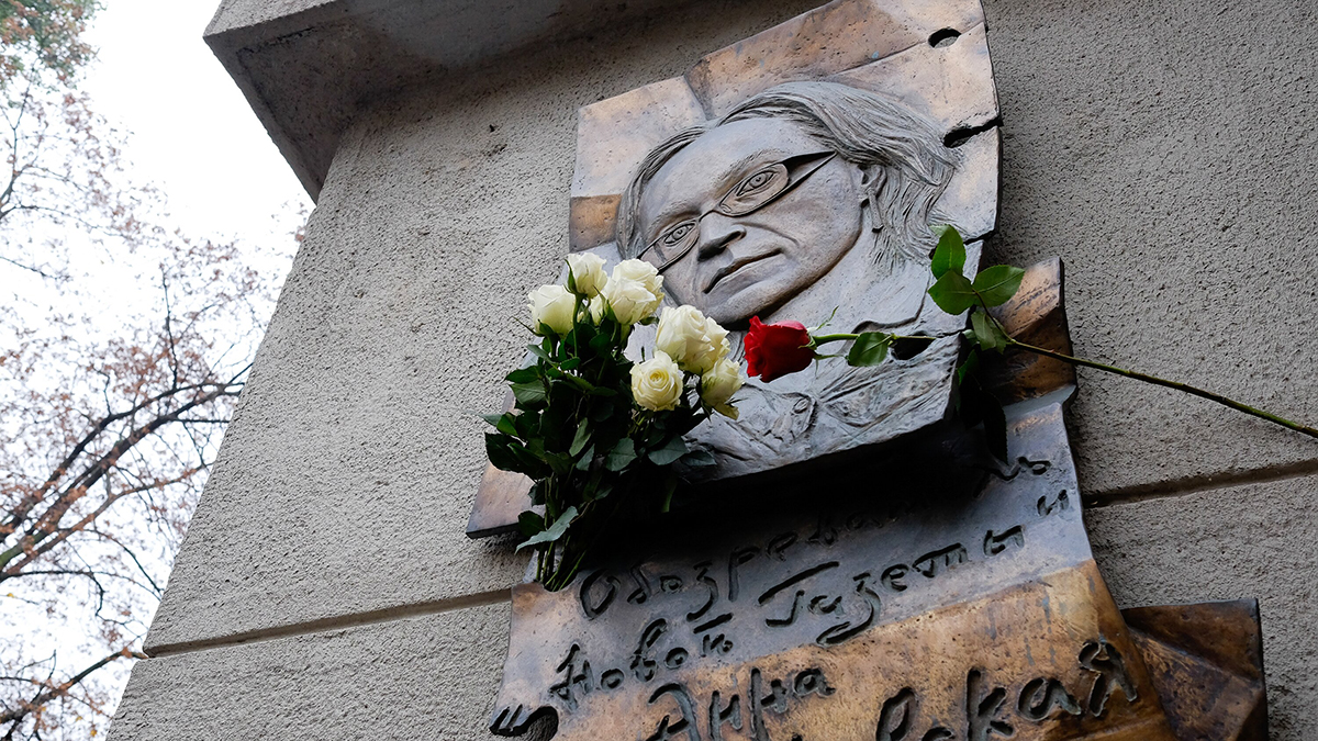 Депутат Иванов высказался о вандалах, разбивших мемориал Политковской