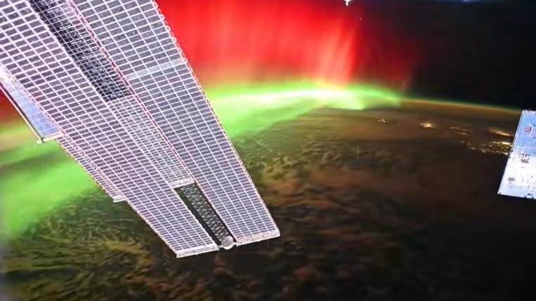 Космонавт Кудь-Сверчков показал, как МКС плывет через полярное сияние