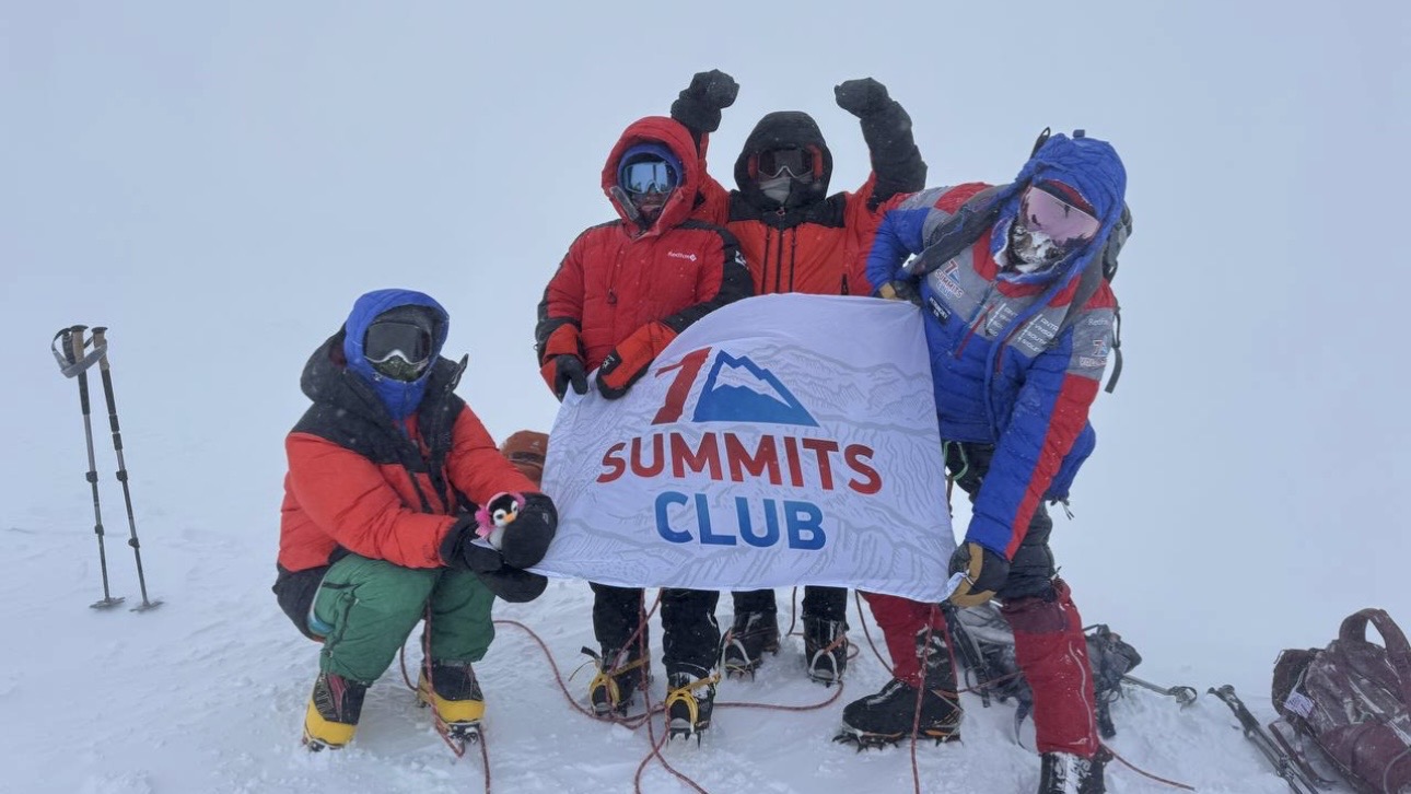 Российские альпинисты в Антарктиде спустились с вулкана Сидлей в штормовой лагерь