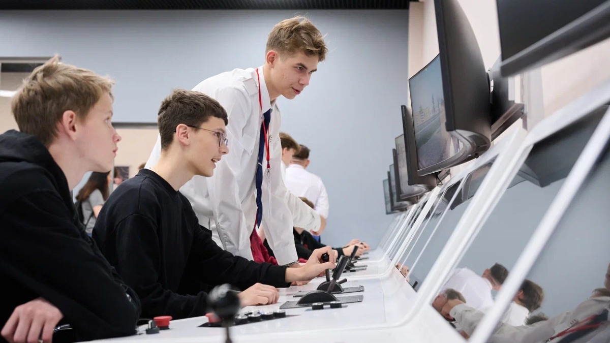 Колледж московского транспорта отмечает 105-летие