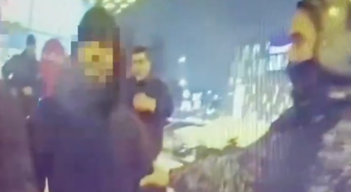 Мужчина с ножом угрожал охраннику в ТЦ на юге Москвы