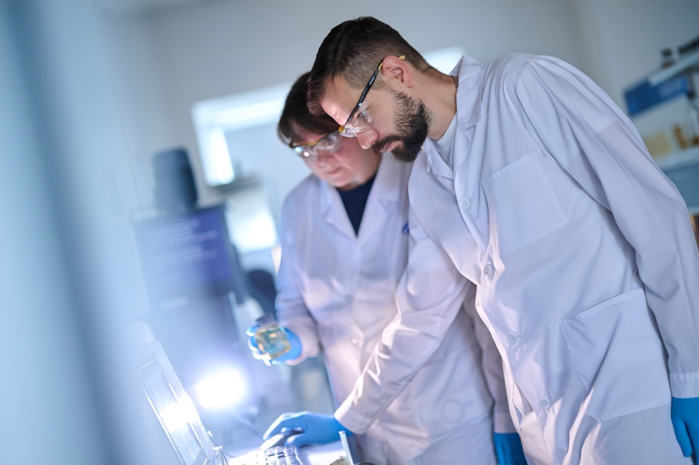 Сотрудник «Газпромнефть-СМ» создал уникальное учебное пособие по индустриальным маслам