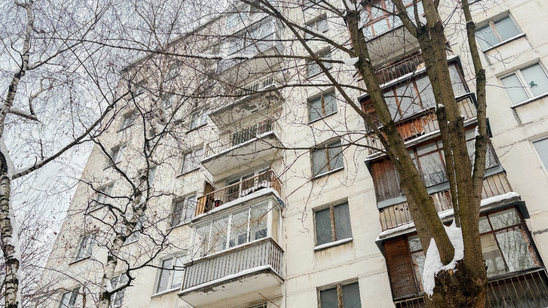 В жилом доме в районе Алексеевский произвели замену лифтового оборудования