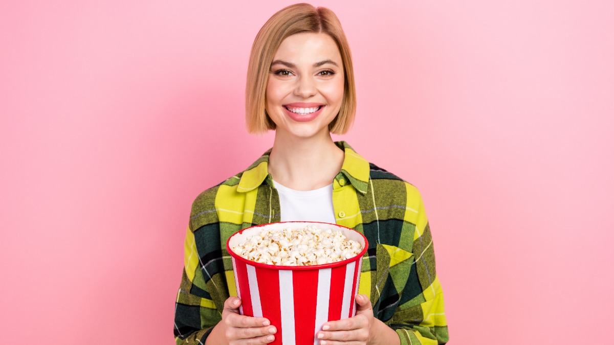 В большой упаковке соленого попкорна примерно 180 граммов продукта: это около 800 ккал