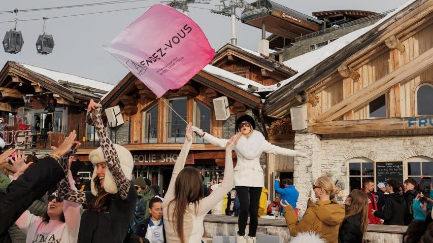 Скандал с поездкой Rendez‑Vous в Куршевеле: почему бренд раскритиковали и что там происходило, кто из звезд был