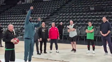 Эрдоган сыграл в баскетбол с Шакилом О'Нилом (видео)