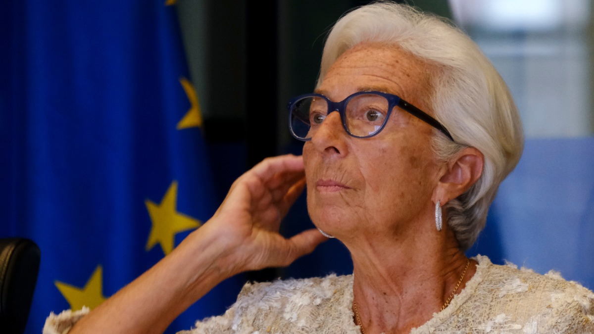 Глава ЕЦБ Лагард ушла с ужина в Давосе во время выступления министра США