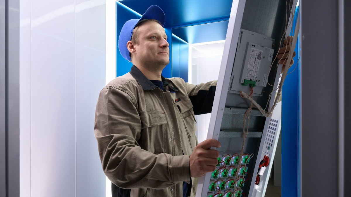 За 12 месяцев КМЗ изготовил около 190 тысяч щитов для лифтового оборудования