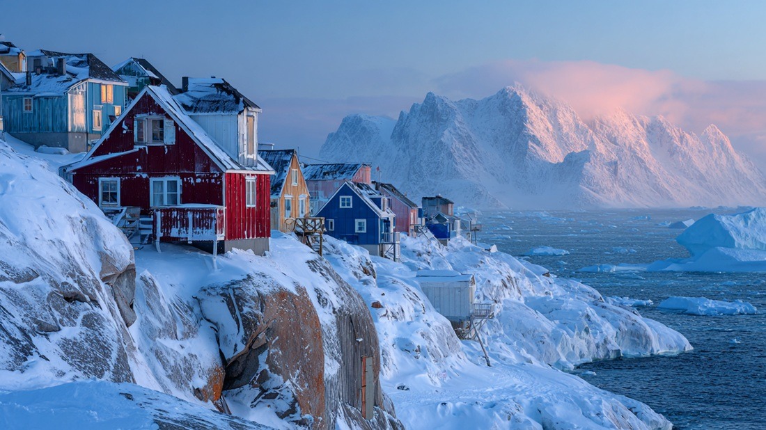 На туристических фото столица Гренландии Нуук выглядит по-скандинавски сурово. Но обычно там не холоднее, чем в Москве
