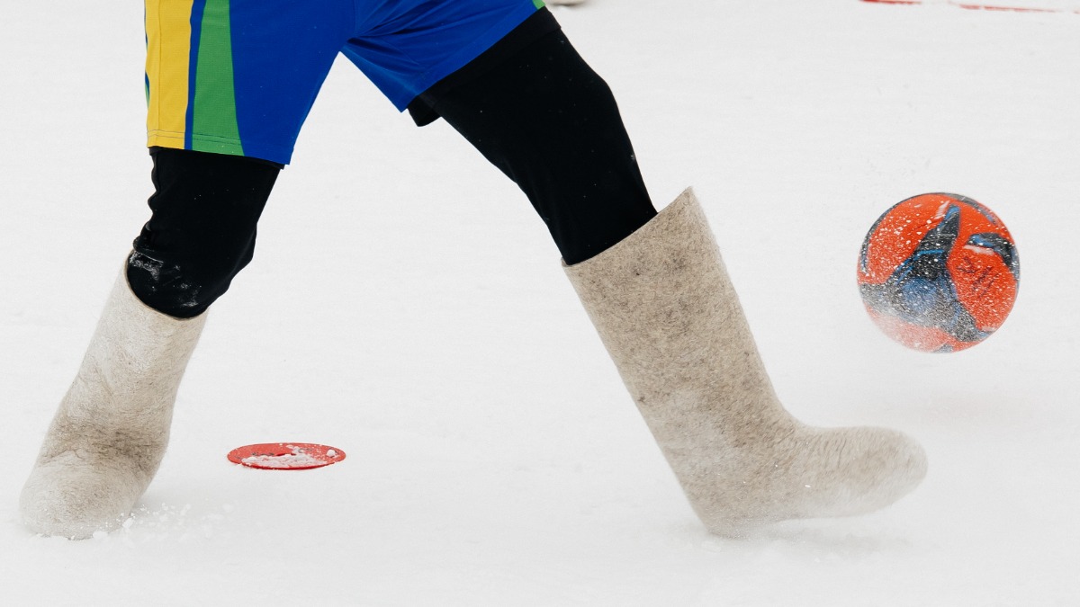 Футбол в валенках и снежный дартс: как в Москве прошел фестиваль школьного и студенческого спорта