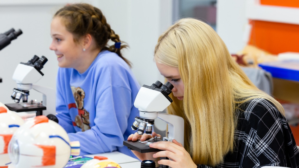 Ракова: Более 90 процентов выпускников предпрофессиональных классов Москвы поступают в ведущие вузы страны