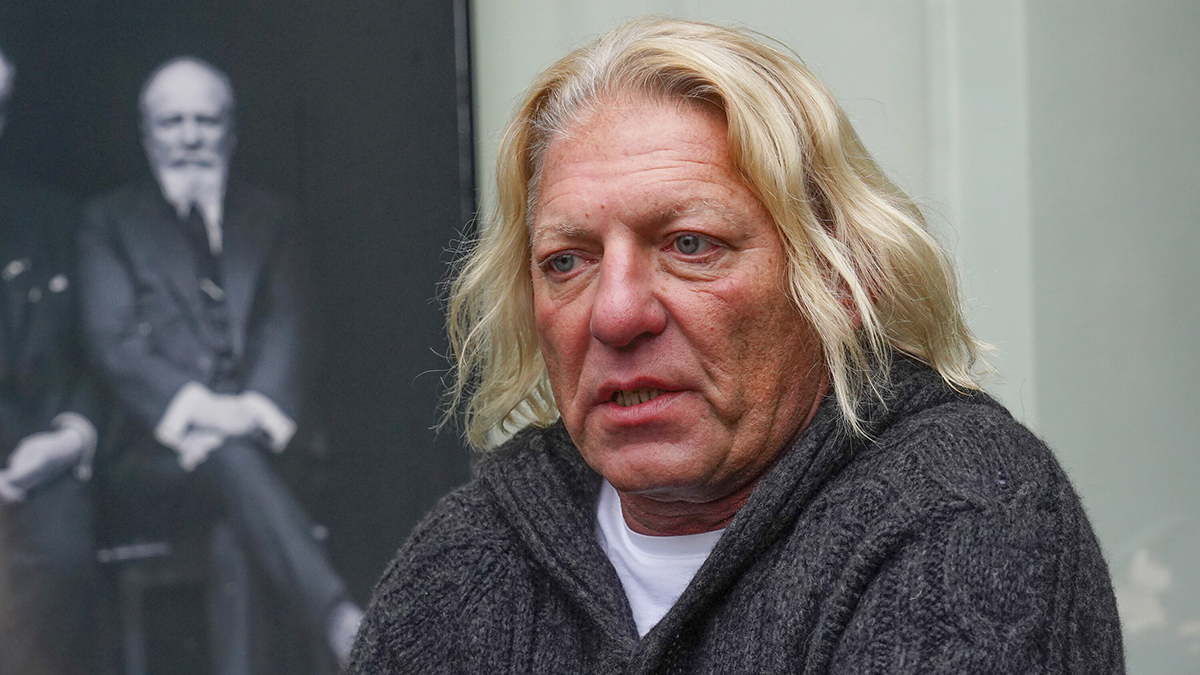 Прощание с режиссером Александром Олейниковым завершилось в Москве