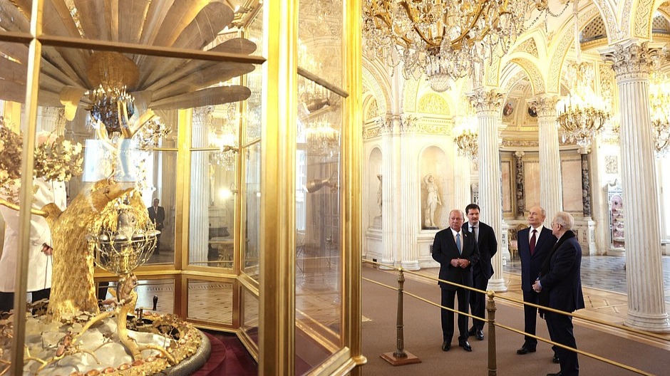 Путин встретился с верховным правителем Малайзии султаном Ибрагимом в Петербурге