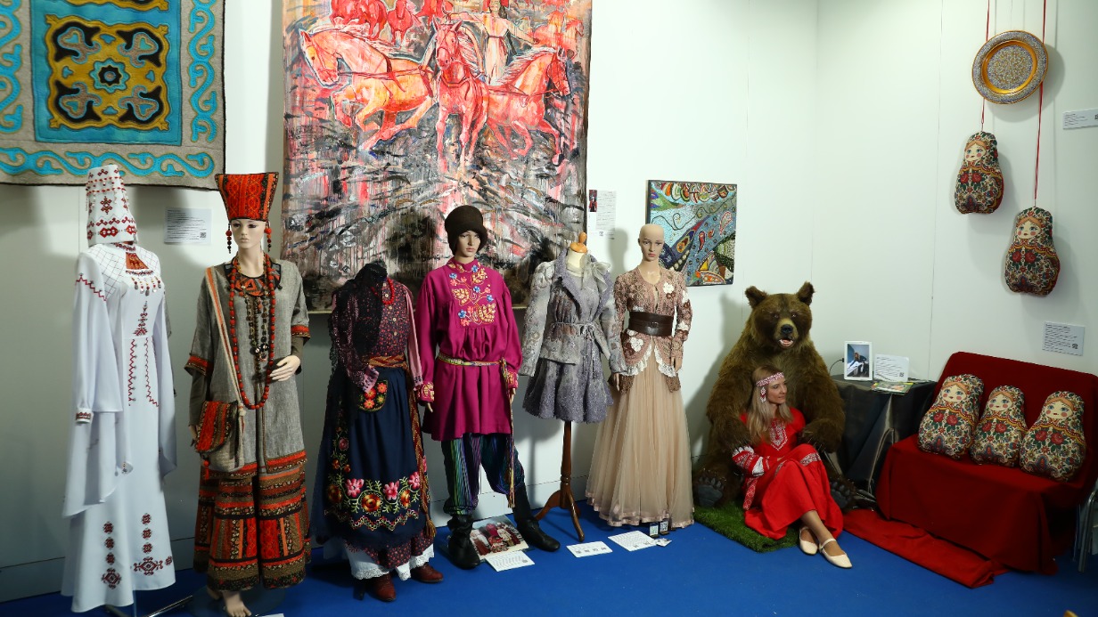 Гран-при конкурса «Уникальные мастера России» получили картины из бересты