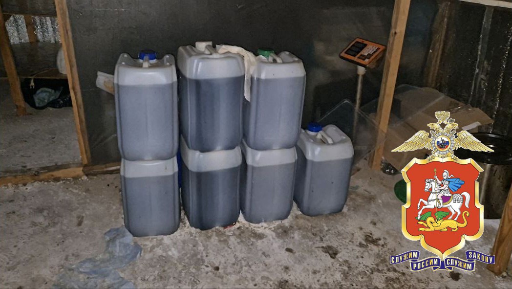 Полицейские задержали в Подмосковье мужчину, который варил наркотики в гараже