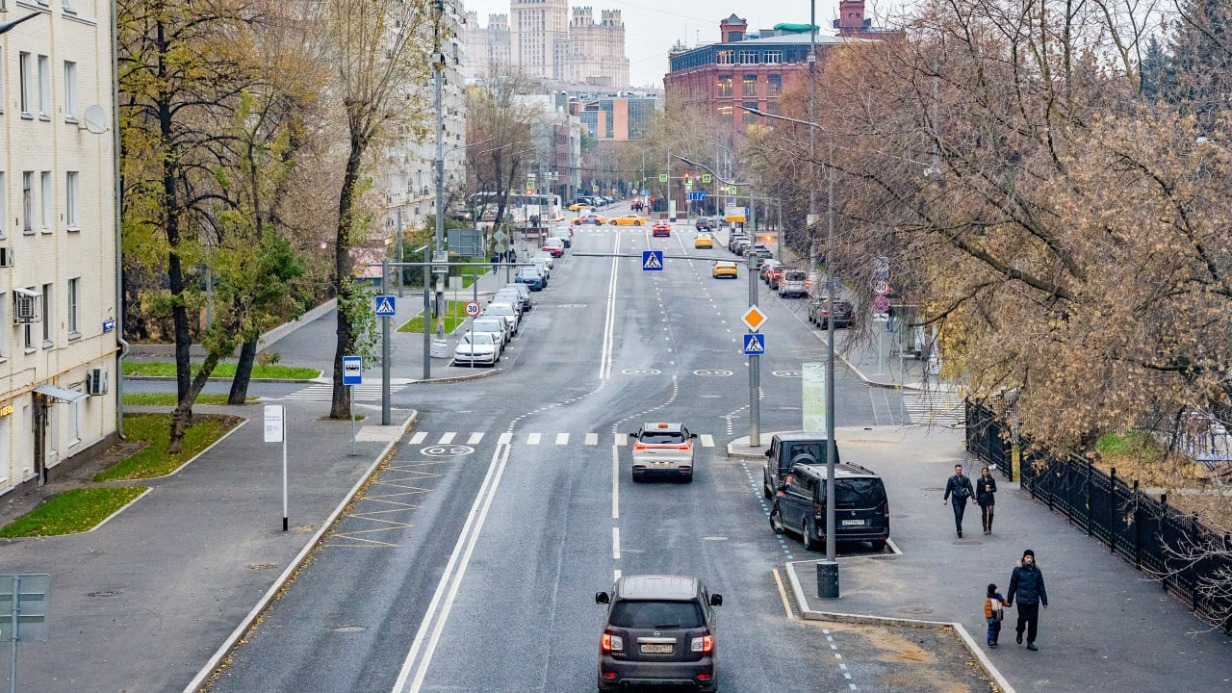 Мантулинскую улицу и проезд вдоль парка «Красная Пресня» благоустроили в Москве