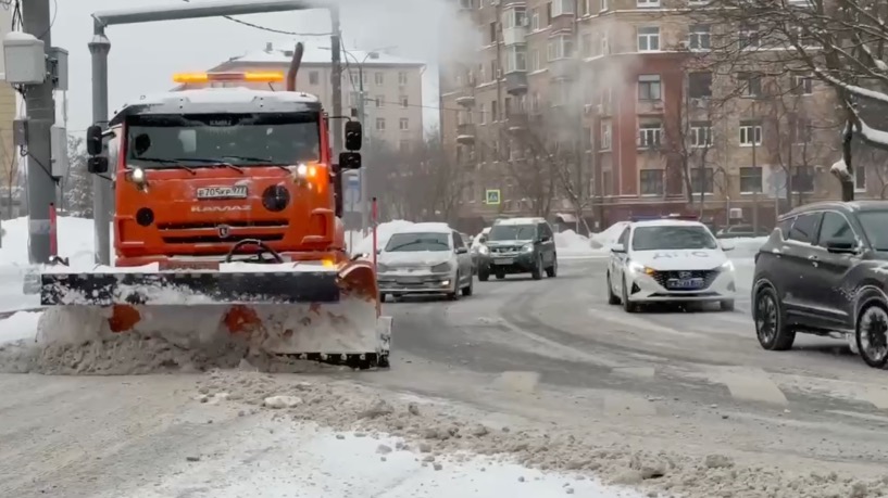 Повсеместно организованы работы по очистке города от снега