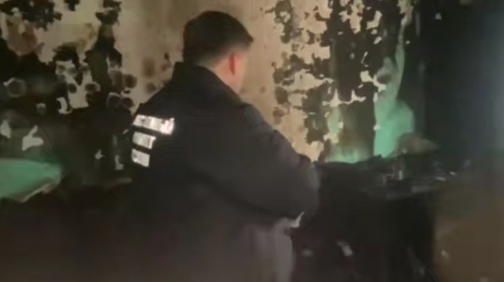 СК показал видео с места сгоревшего хостела в Балашихе