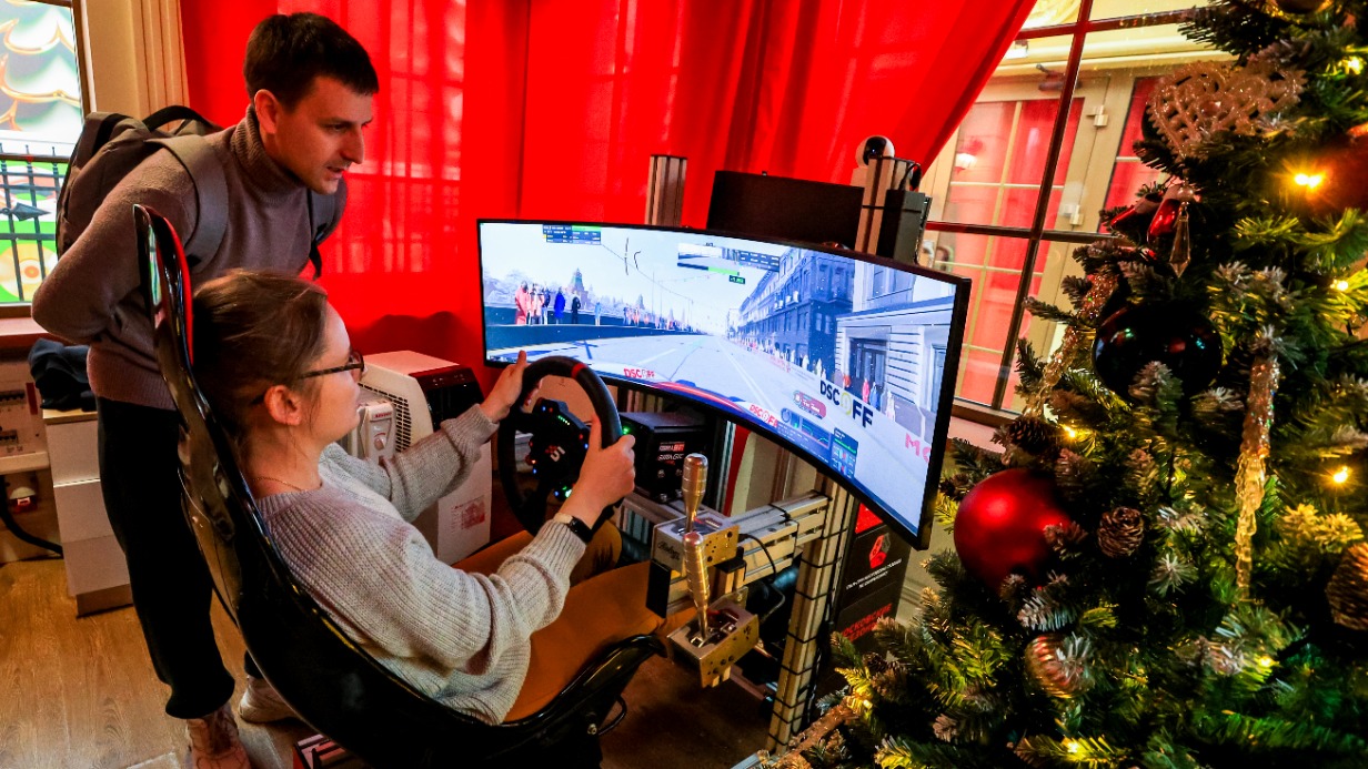 Киберспорт в Москве: на площадке «Московских сезонов» прошел суперфинал заездов по симрейсингу