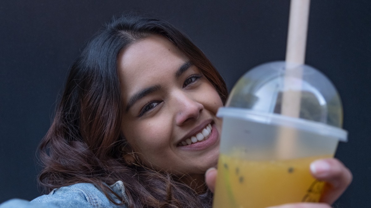 Бабл-ти популярен у молодежи благодаря яркому виду, разнообразию вкусов и продвижению в соцсетях