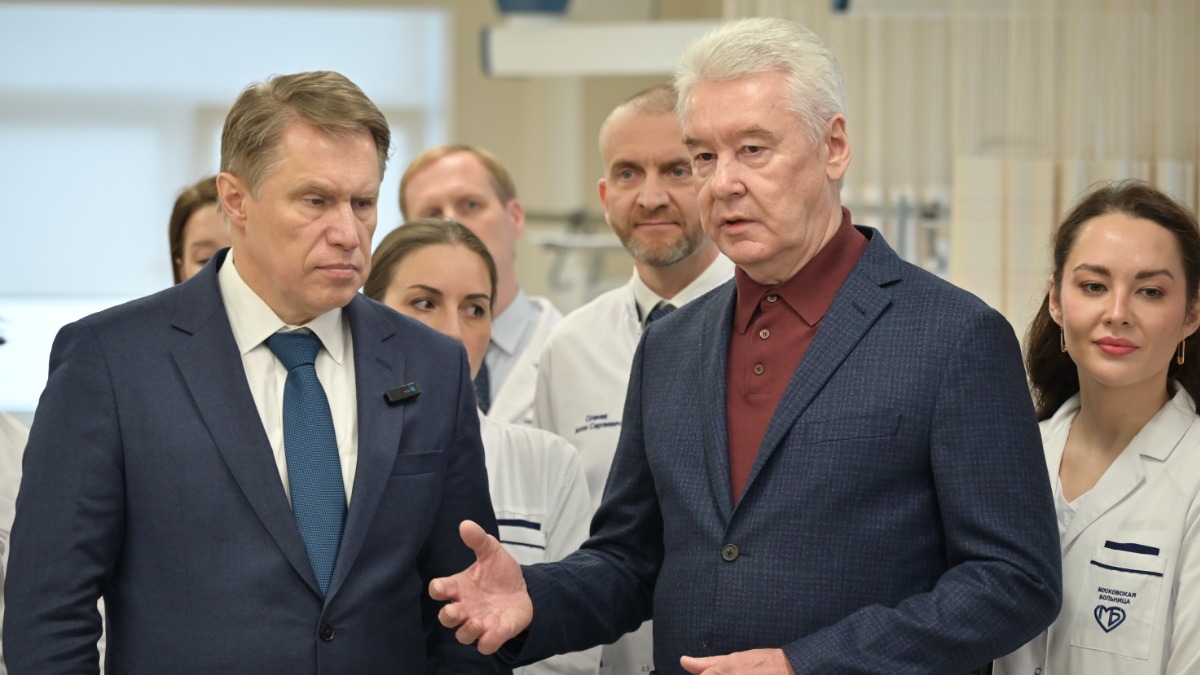Министр здравоохранения РФ Михаил Мурашко и мэр Москвы Сергей Собянин осмотрели помещение нового родильного дома в корпусе № 12 Городской клинической больницы имени Вересаева