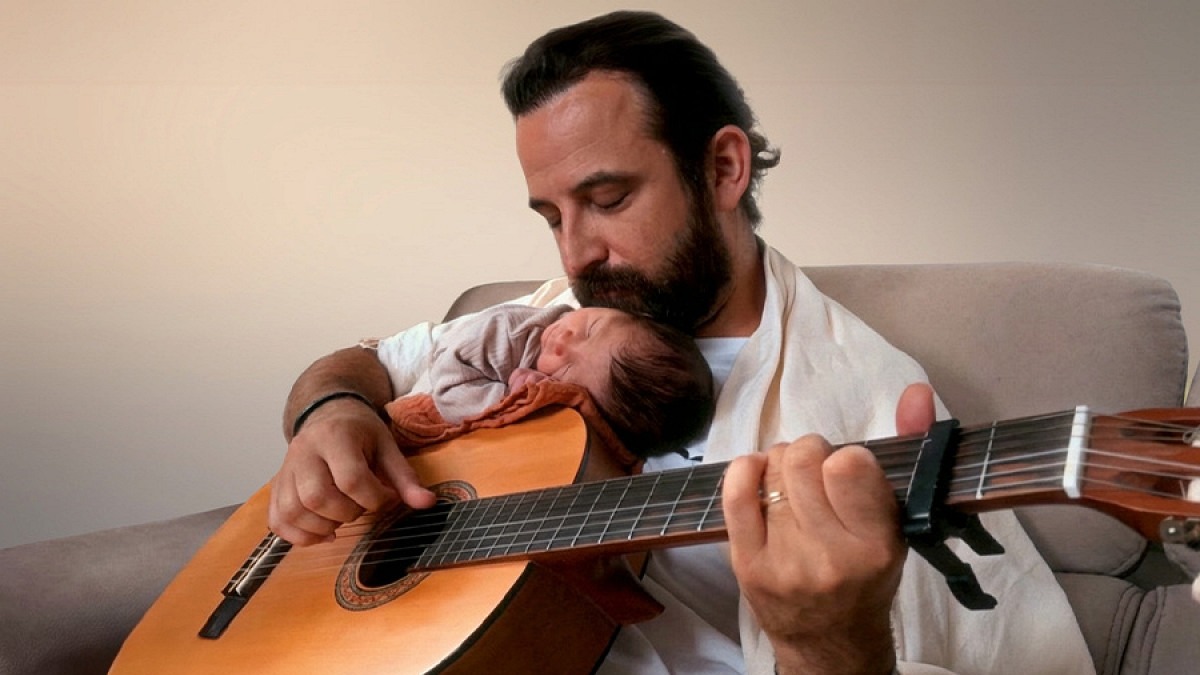 Датчанин попал в книгу рекордов Гиннесса, спев сыну песню на 521 языке