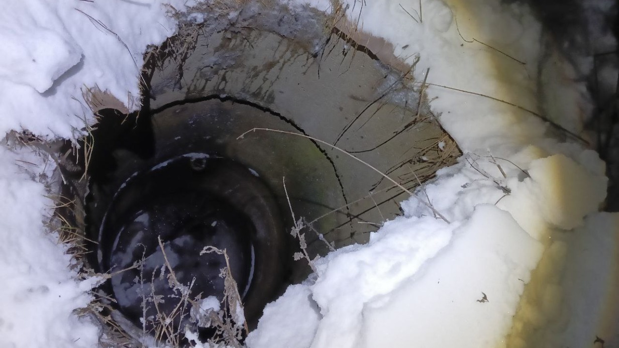 Девятилетний мальчик погиб в Челябинской области, упав в колодец по дороге домой