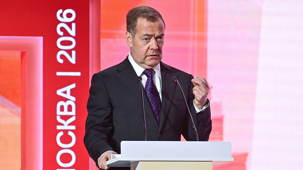 Медведев поддержал Лаврова, призвавшего не называть Британию Великобританией