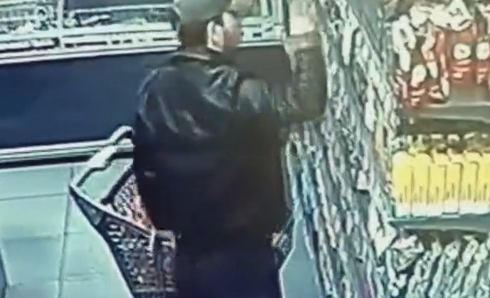 Москвич украл 46 пачек кофе из магазина в центре столицы