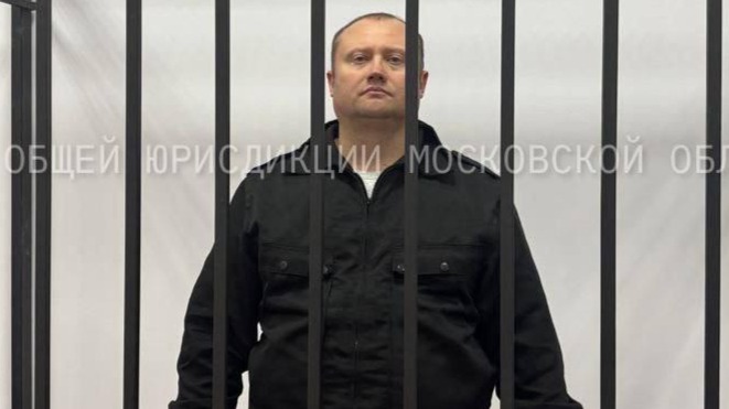 Суд продлил арест силовику, бравшему взятки за постановку мигрантов на учет