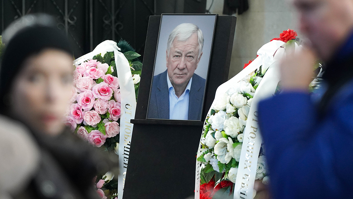 Прощание с экс главным тренером сборной РФ по футболу Игнатьевым проходит в Москве