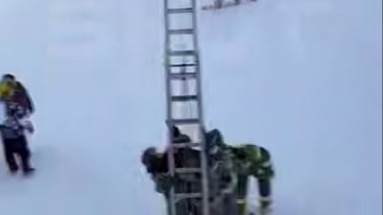 МЧС: 50 человек застряли на горнолыжном подъемнике в Подмосковье