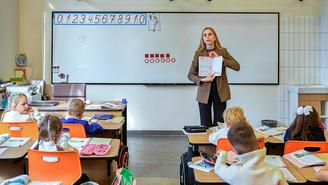 Столичные выпускники возвращаются в школы в качестве педагогов