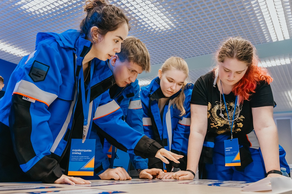 Более 4 тысяч студентов прошли практику и стажировку в «Газпром нефти» в 2025 году