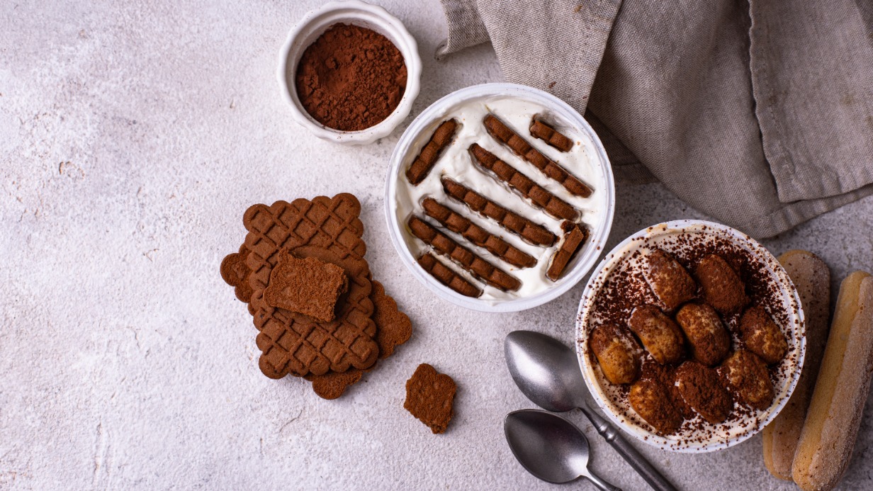 Трендовый десерт из йогурта и печенья, покоривший Сеть: как приготовить полезную версию