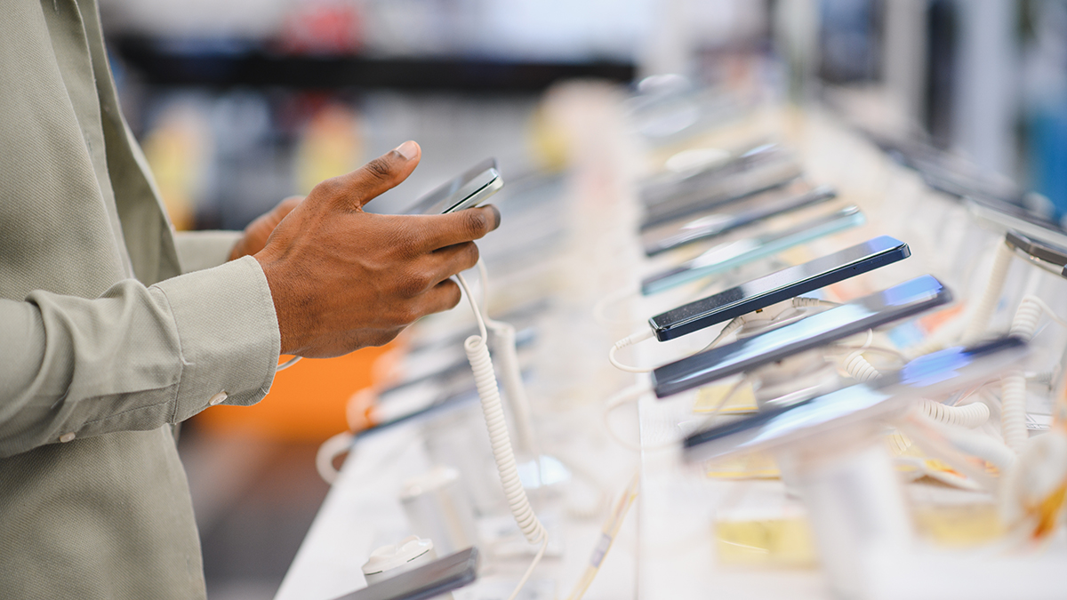 СМИ: Предустановку российского ИИ на смартфоны планируют сделать обязательной