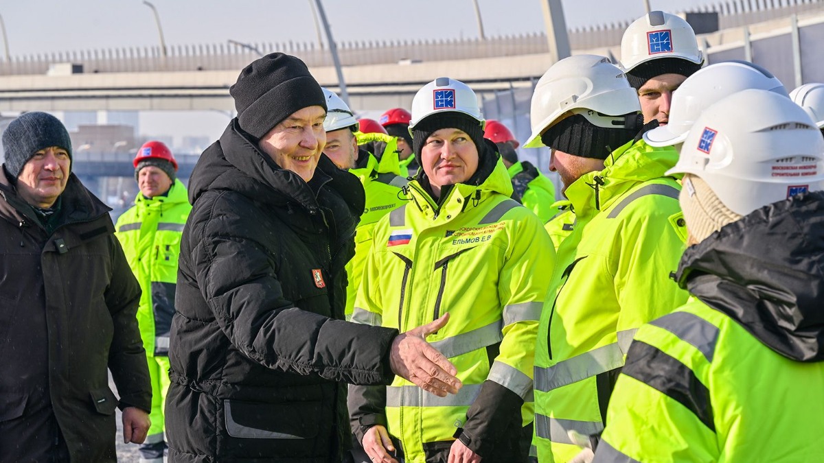 Мэр Москвы Сергей Собянин поблагодарил строителей за проделанную работу и запустил движение на финальном участке Южной рокады