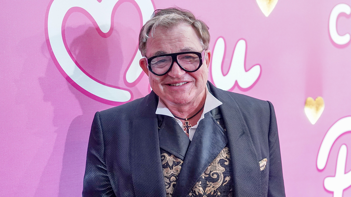 «Это такое бремя»: Дмитрий Дибров заявил, что стильно одевается для возлюбленной