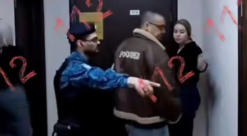 Гуф прибыл на судебное заседание по делу о грабеже в куртке с надписью «Россия»