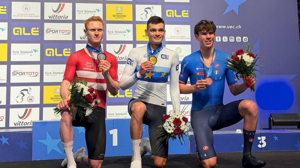 Российский велогонщик Лев Гонов завоевал золото на чемпионате Европы