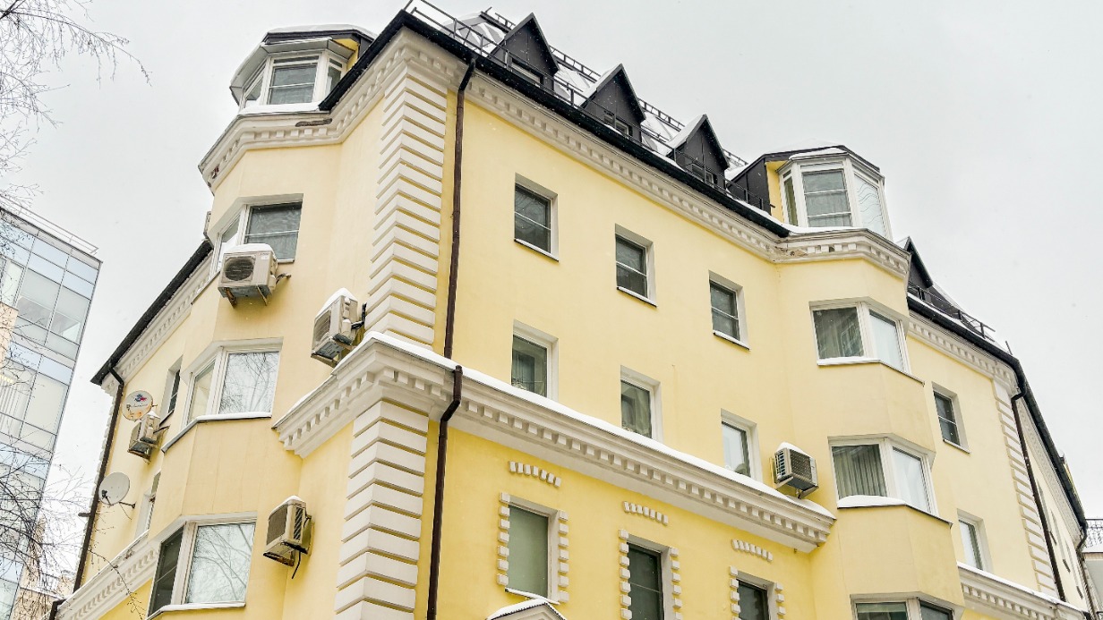 В историческом жилом доме в районе Пресненский произвели замену лифтового оборудования с расширением дверных проемов