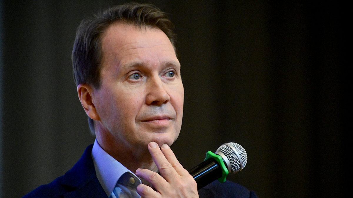 Миронов заявил, что не поддерживает травлю Богомолова после назначения в МХАТ