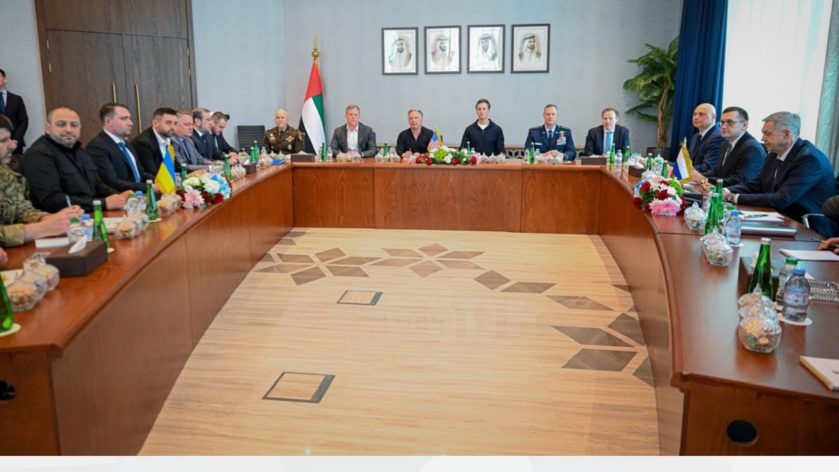 МИД ОАЭ опубликовал фотографии с нового раунда переговоров в Абу-Даби