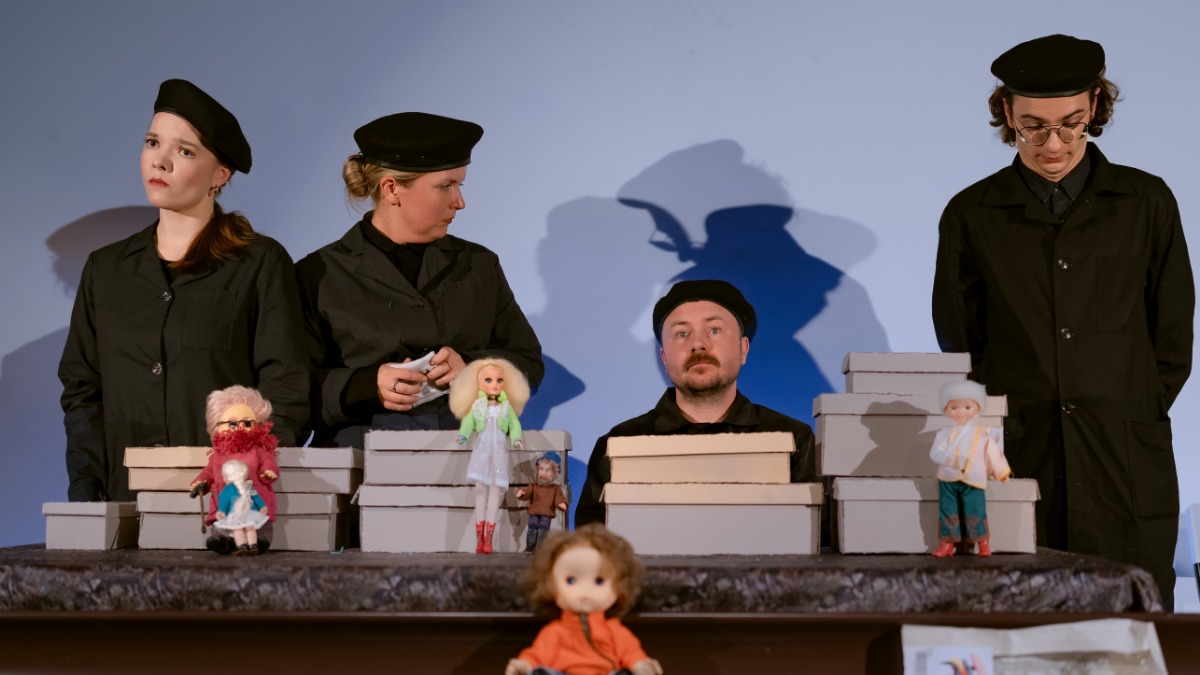 Труппа Театра Труда: Кристина Таскина, Светлана Горшенина, Виталий Таныгин и Игорь Васильев репетируют спектакль «Одноместная канавка»