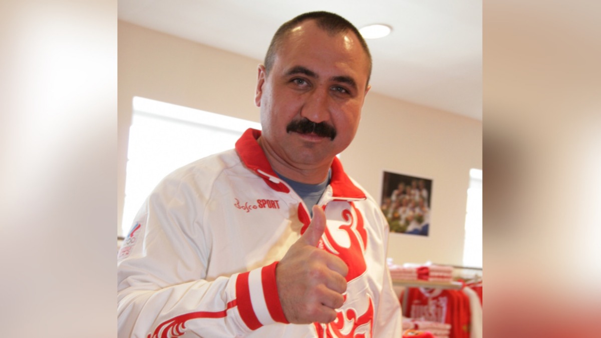 Тренер сборной России по боксу Александр Лебзяк перед отъездом спортсменов на Олимпиаду в Пекин