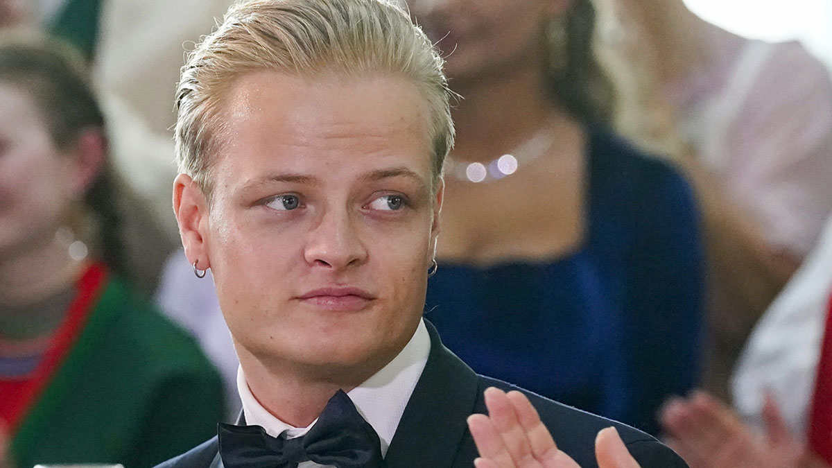 Сын норвежской принцессы расплакался в суде после обвинений в изнасиловании